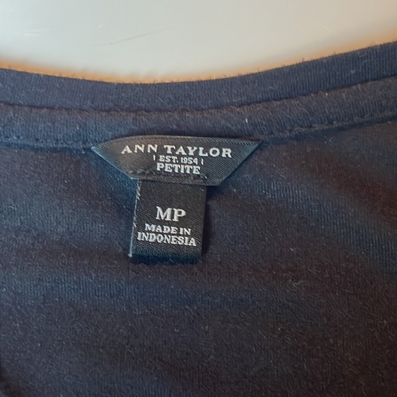🖤ANN TAYLOR BLACK WOVEN LAYERED FABRIC TOP SIZE MEDIUM PETITE🖤 - Picture 12 of 13